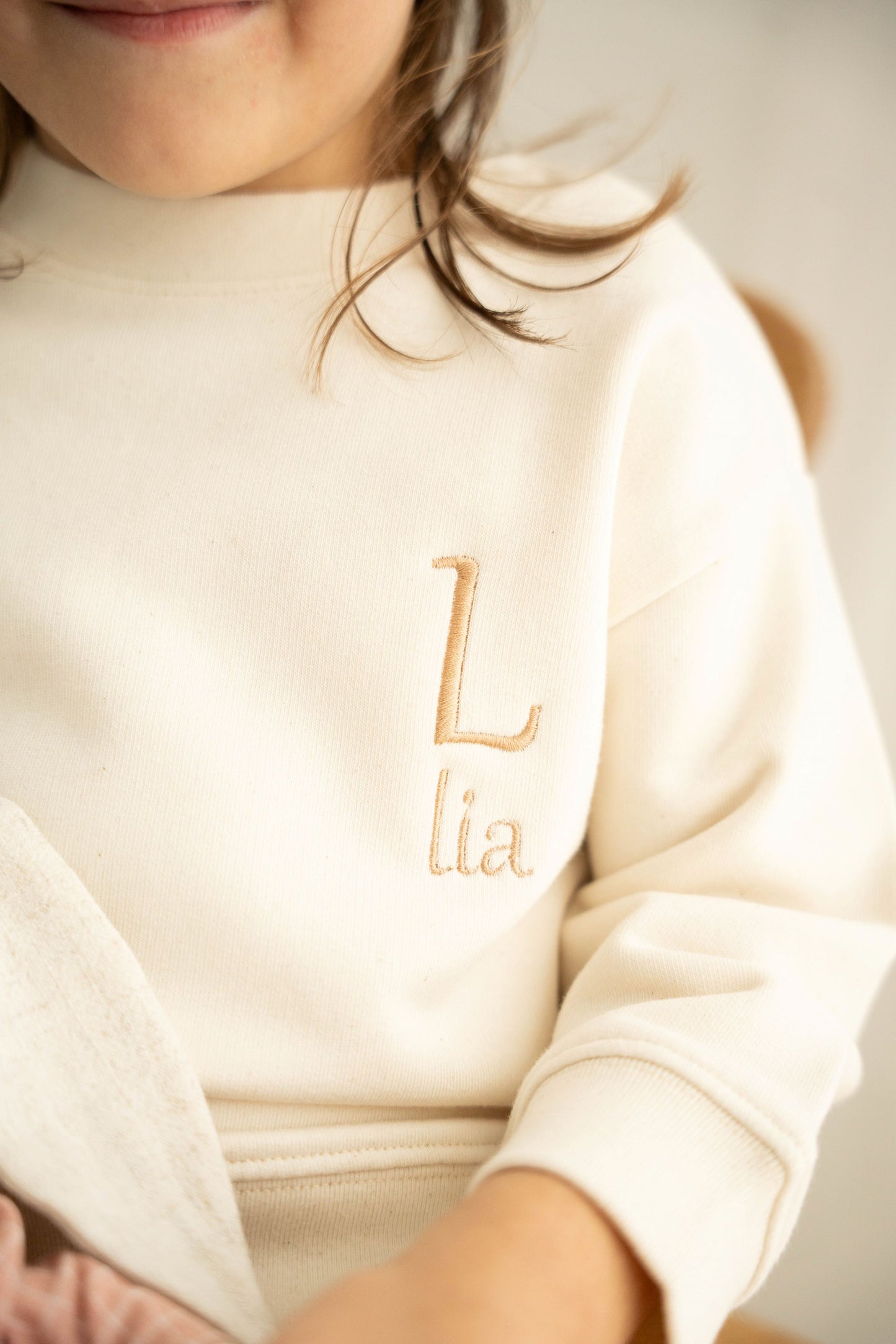 Sudadera inicial y nombre bordado lado izquierdo Niño & Adulto