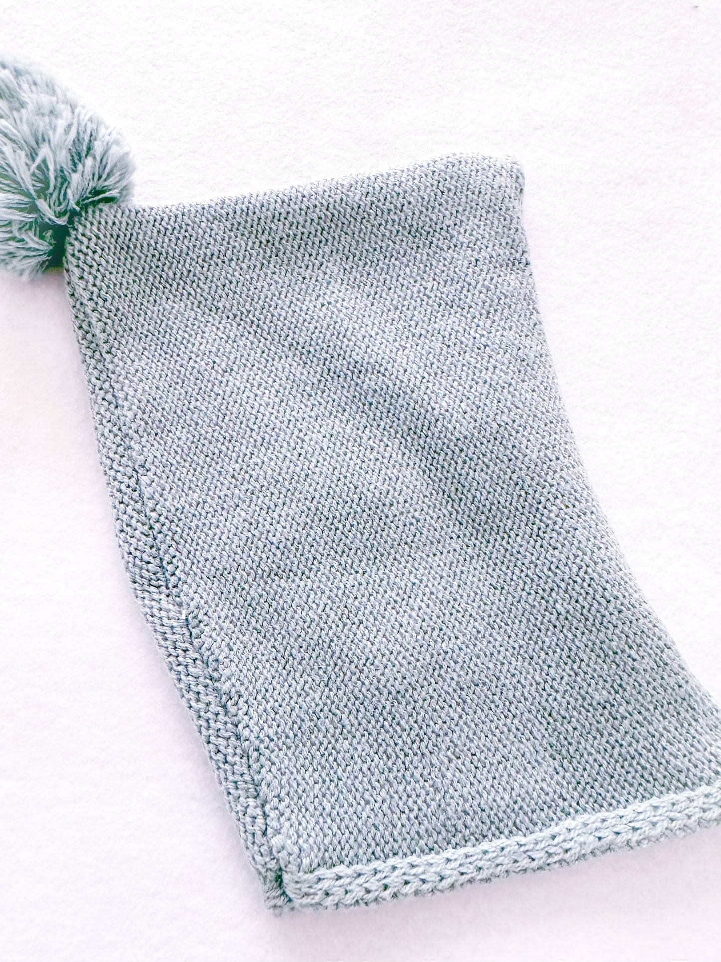 Gorro azul punto con Pompón