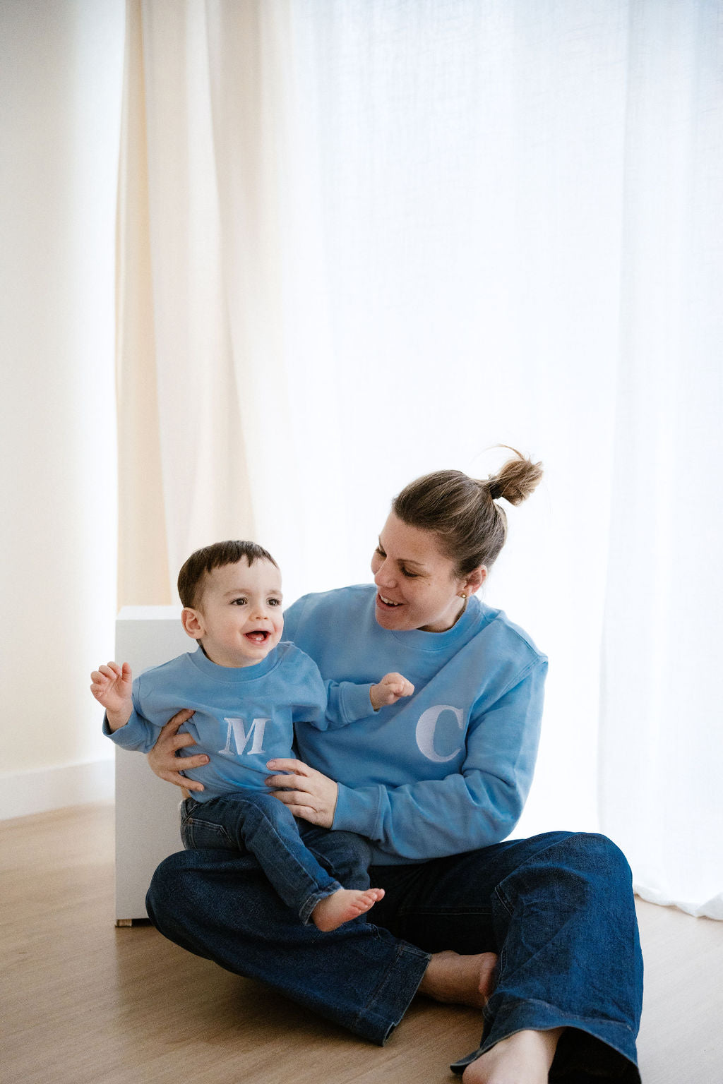 Sudadera personalizada inicial bordada